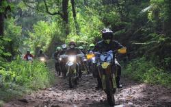 Pangdam Siliwangi Naik Motor Trail Gelar Vaksinasi di Kaki Gunung Tangkuban Parahu<