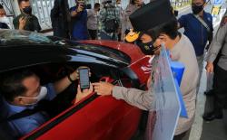 Masuk Polda Jatim Kini Wajib Gunakan Aplikasi PeduliLindungi <