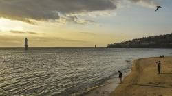 Menikmati Indahnya Suasana Matahari Tenggelam di Pantai Senggigi