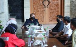 Jelang PON XX, Danny Beri Motivasi Atlet Anggar 