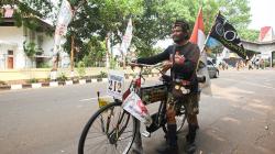  Peringati Hari Kesaktian Pancasila, Pria Ini Gowes dari Purwokerto ke Lubang Buaya