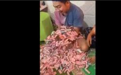 Viral Penjual Gorengan Nabung di Ember Hingga Terkumpul Uang Rp167 Juta 