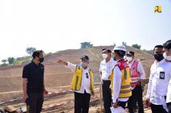 Tinjau Tol Cisumdawu, Menteri PUPR Pastikan Operasional Awal 2022 