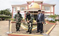 Pangdam Siliwangi Resmikan Auditorium Ponpes Assalam Sukabumi dan Gelar Vaksinasi<