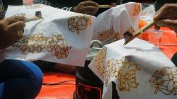 Belajar Membatik di Kampung Cibuluh Bogor