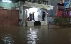 Banjir Kepung Permukiman Warga di Palopo<