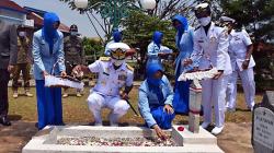 Pangkoarmada II Pimpin Upacara Ziarah di TMP Prawira Reksa Pekalongan