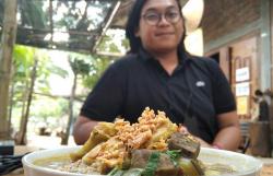 Kupat Kikil Cakjo Hadir di Jogja, Bumbu Rempahnya Terasa dengan Topping Bumbu Kacang 