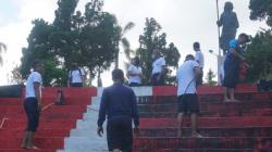 Lantamal IX Ambon Bersihkan Monumen Pahlawan Martha Christina Tiahahu