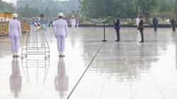 Di Bawah Guyuran Hujan Deras, Panglima TNI Pimpin Upacara Ziarah Nasional