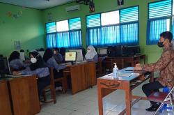 Pelaksanaan ANBK di Sleman Lancar, Bupati Ingatkan Penerapan Protokol Kesehatan  