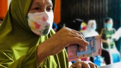 8 Bansos Akan Cair Bulan Ini, Cek Apa Saja