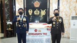 HUT ke-76 TNI, Kapolri Berikan Kejutan untuk Panglima TNI