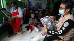 Penyandang Disabilitas Kini Melayani Cuci Sepatu hingga Helm