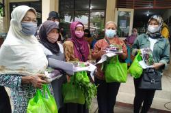 Unik, Peserta Vaksinasi di Kulonprogo Diberi Hadiah Paket Sayuran