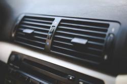 5 Penyebab AC Mobil Tidak Dingin Hanya Keluar Angin, Ini yang Harus Dicek