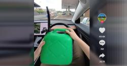 Viral Pemilik Mobil Listrik Tesla Ejek Pengendara Lain Antre di SPBU akibat BBM Langka