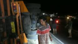 Truk Terguling di Baluran Situbondo Diduga Rem Blong, Sopir Tewas Terjepit 