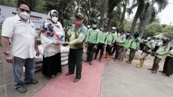 Partai Perindo Salurkan Sembako untuk Petugas Pemakaman TPU Pondok Ranggon  