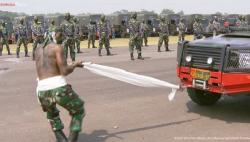 Aksi Komponen Cadangan Makan Lampu Neon Bikin Jokowi dan Prabowo Tertawa