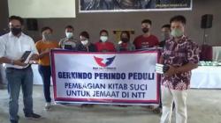 Bagikan Alkitab kepada Umat Kristiani di Kupang, Ketua Gerkindo NTT: Ini Wujud Berbagi Kasih