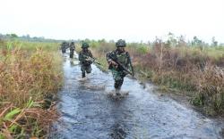 Mendarat di Pantai Tanjung Kelayang Babel, Marinir TNI AL Hancurkan Instalasi Radar Musuh