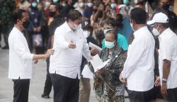 Kunjungi Malioboro, Presiden Jokowi Berikan Bantuan untuk Pedagang Kaki Lima
