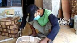 Desa Kreatif di Sukoharjo Ini Libatkan Penyandang Disabilitas Jadi Perajin Gitar 