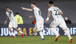 Lionel Messi Bikin Gol Unik, Argentina Bantai Uruguay