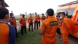 Remaja 17 Tahun Hanyut saat Berenang di Irigasi Karawang, SAR Lakukan Pencarian <