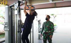 KSAD Jenderal Andika Perkasa Takjub, Mensesneg Pratikno Kuat Pull Up di Usia 60 Tahun<
