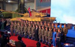 Kim Jong-un Pamer Senjata dan Sesumbar Korut Tak Terkalahkan<