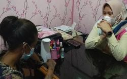 Viral, Ibu Muda Tampar Anak hingga Sempoyongan karena Kurang Setoran Ngamen 