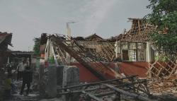 Atap Sekolah Lama Tak Diperbaiki, SDN Bayur Kidul 1 Karawang Akhirnya Roboh<