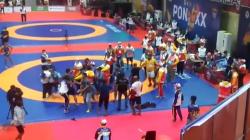 Detik-Detik Tim Gulat Papua Turun ke Arena Serang Dewan Juri