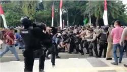 Viral Polisi Banting Mahasiswa yang Demo hingga Kejang, Kapolres Tangerang: Tak Ada Kekerasan