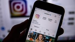 Waduh, Ibu Muda Ini Terekam Live Instagram saat Mandi 