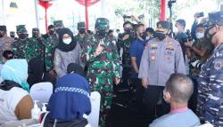 Bareng Kapolri dan KSAL, Panglima TNI Tinjau Serbuan Vaksinasi di RSNU Mangir