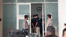 Polisi Gerebek Perusahaan Pinjol di Tangerang, Manajer Utama Turut Diamankan<
