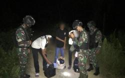 Hendak Masuk Malaysia, 8 PMI Ilegal di Kalbar Ditangkap Satgas Pamtas