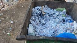 Temukan Berton-Ton Uang Kertas Pecahan 100 Dolar AS, Penduduk Kota Ini Kena Prank