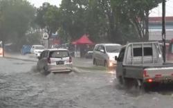 Palembang Rawan Banjir karena Kebiasaan Buruk Warga Sembarangan Buang Sampah<