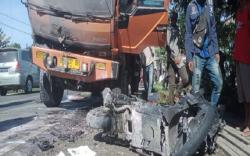Pelajar Ini Tewas Dilindas Truk saat Motor Tergelincir, Sopir Kabur