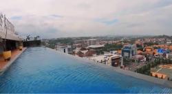  Waduh, Perempuan di Spanyol Boleh Berenang Telanjang Dada Lho 