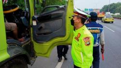 Sopir Truk Tangki Ditemukan Meninggal di Tol JORR KM 39.800 A, Posisi Duduk di Kursi Kemudi