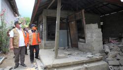 Tinjau Lokasi Gempa di Bali, Kepala BNPB Pastikan Kebutuhan Dasar Warga Terpenuhi