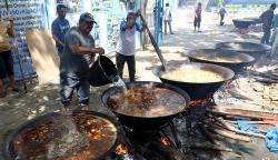 Warga Aceh Gotong Royong Memasak Kuah Beulangong Sambut Maulid Nabi Muhammad SAW