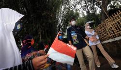 Sholawat Nabi dan Kentungan Sambut Menteri Sandiaga Uno di Desa Wisata Saung Ciburial