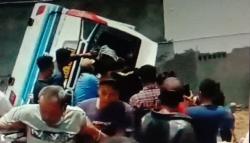  Elf Masuk Jalur Berlawanan Tabrak 2 Kendaraan di Bandung, 19 Luka-Luka<