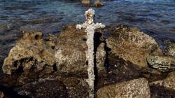 Pedang Peninggalan Perang Salib Berusia 900 Tahun Ditemukan Seorang Penyelam